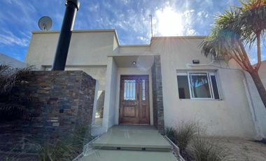 Casa en venta - 2 Dormitorios 1 Baño - 370Mts2 - Villa Parque Sicardi