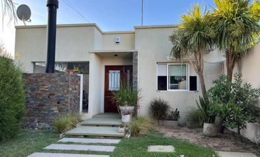 Casa en venta - 2 Dormitorios 1 Baño - 370Mts2 - Villa Parque Sicardi