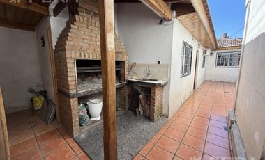 Venta casa 4 ambientes con cochera en Quilmes