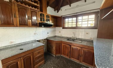 Venta casa 4 ambientes con cochera en Quilmes