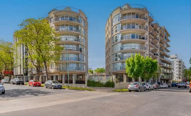 Departamento en venta - 2 Dormitorios 2 Baños - Cochera - 196Mts2 - Mar del Plata