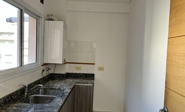 2 AMBIENTES AMPLIOS COCINA SEPARADA CON COCHERA