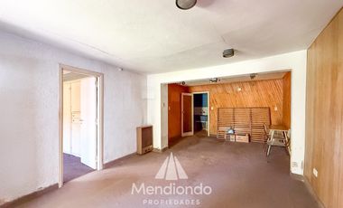 Casa 3 ambientes A RECICLAR en Chaco y Balcarce. Estación Norte.