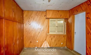 Casa 3 ambientes A RECICLAR en Chaco y Balcarce. Estación Norte.