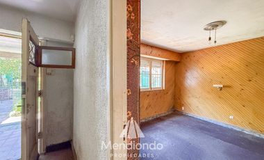 Casa 3 ambientes A RECICLAR en Chaco y Balcarce. Estación Norte.