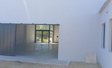 Galpón ubicado en Luciana Rios y Lisandro De La Torre