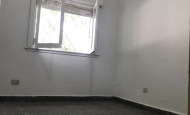 Casa tipo departamento 3 ambientes a metros de Antártida e Yrigoyen