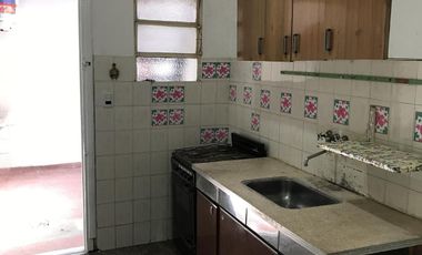 Casa tipo departamento 3 ambientes a metros de Antártida e Yrigoyen