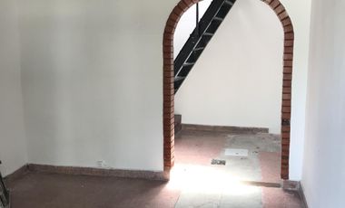 Casa tipo departamento 3 ambientes a metros de Antártida e Yrigoyen