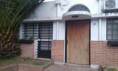 Casa en venta - 2 Dormitorios 1 Baño - Quilmes