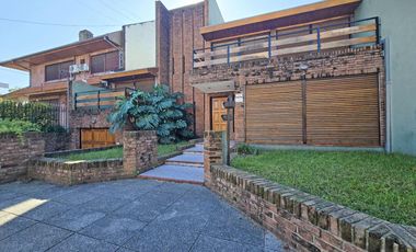 VENTA CASA 6 AMBIENTES EN VILLA ADELINA