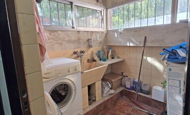 VENTA CASA 6 AMBIENTES EN VILLA ADELINA