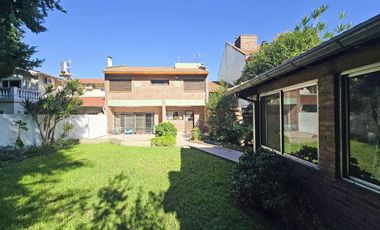 VENTA CASA 6 AMBIENTES EN VILLA ADELINA