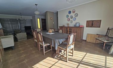 VENTA CASA 6 AMBIENTES EN VILLA ADELINA