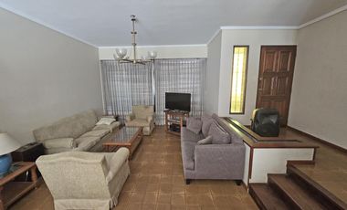 VENTA CASA 6 AMBIENTES EN VILLA ADELINA