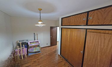 VENTA CASA 6 AMBIENTES EN VILLA ADELINA