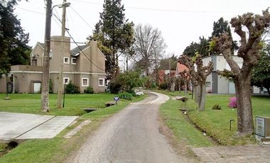 Casa en venta - 2 Dormitorios 2 Baños - Cochera - 200Mts2 - Abasto, La Plata