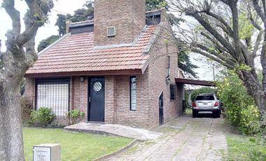 Casa en venta - 2 Dormitorios 2 Baños - Cochera - 200Mts2 - Abasto, La Plata