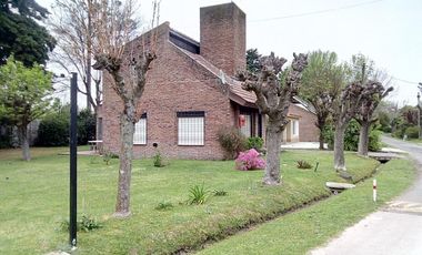 Casa en venta - 2 Dormitorios 2 Baños - Cochera - 200Mts2 - Abasto, La Plata