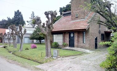 Casa en venta - 2 Dormitorios 2 Baños - Cochera - 200Mts2 - Abasto, La Plata