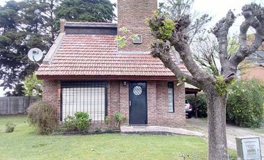 Casa en venta - 2 Dormitorios 2 Baños - Cochera - 200Mts2 - Abasto, La Plata