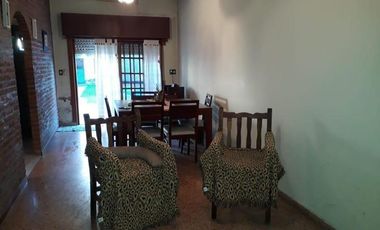 Casa en venta - 2 Dormitorios 1 Baño - 170mts2 - Quilmes