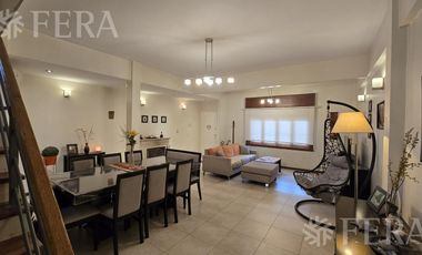 Venta casa 4 ambientes con cochera y parque en Barracas