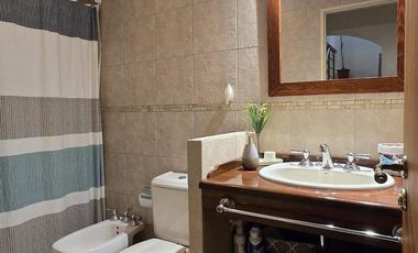 Venta casa 4 ambientes con cochera y parque en Barracas