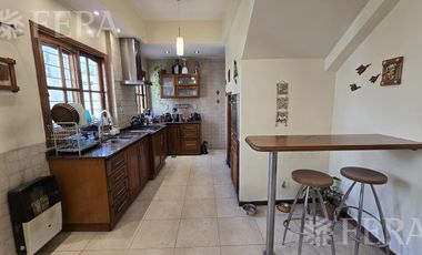 Venta casa 4 ambientes con cochera y parque en Barracas