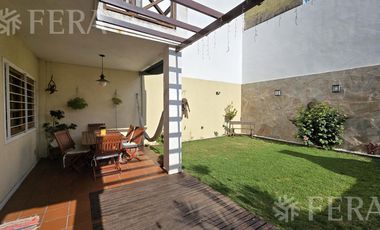 Venta casa 4 ambientes con cochera y parque en Barracas