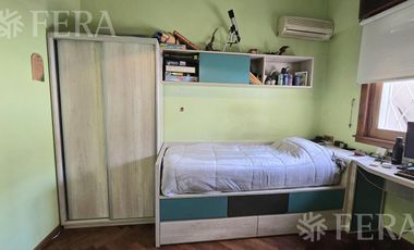 Venta casa 4 ambientes con cochera y parque en Barracas