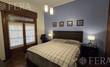 Venta casa 4 ambientes con cochera y parque en Barracas