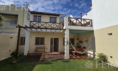 Venta casa 4 ambientes con cochera y parque en Barracas