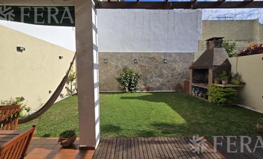 Venta casa 4 ambientes con cochera y parque en Barracas