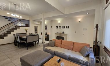 Venta casa 4 ambientes con cochera y parque en Barracas
