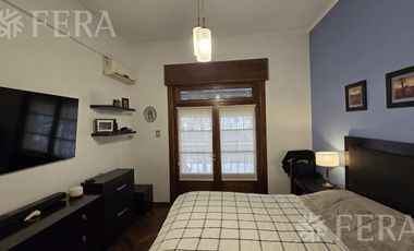 Venta casa 4 ambientes con cochera y parque en Barracas