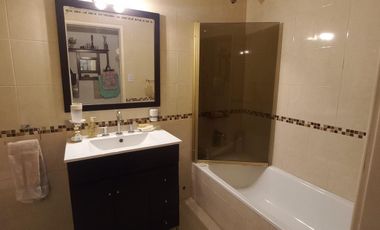 Casa en  Banfield oeste de 4 ambientes con fondo mediano