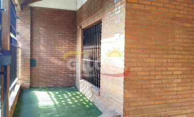 Alquiler de Casa 3 Ambientes en Ramos Mejia  Con Cochera cubierta y patio con parrilla