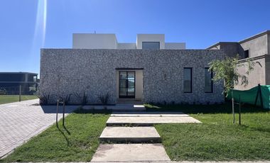 Venta Casa 4 dormitorios en  Santa Ana