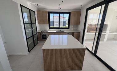 Venta Casa 4 dormitorios en  Santa Ana