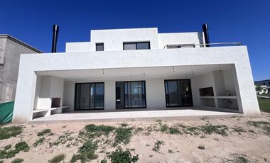 Venta Casa 4 dormitorios en  Santa Ana