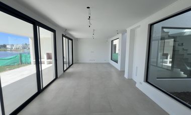 Venta Casa 4 dormitorios en  Santa Ana