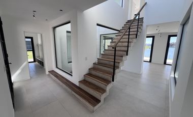 Venta Casa 4 dormitorios en  Santa Ana