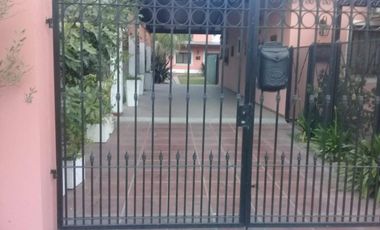 Casa en venta - 2 Dormitorios 1 Baño - Cochera - 120Mts2 - Carmen de Areco