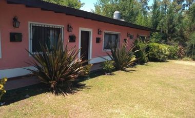 Casa en venta - 2 Dormitorios 1 Baño - Cochera - 120Mts2 - Carmen de Areco