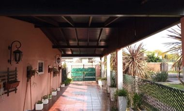 Casa en venta - 2 Dormitorios 1 Baño - Cochera - 120Mts2 - Carmen de Areco