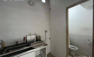 Venta local de 3 pisos en Wilde