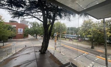 Venta local de 3 pisos en Wilde