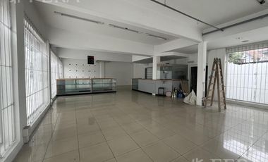 Venta local de 3 pisos en Wilde