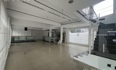 Venta local de 3 pisos en Wilde